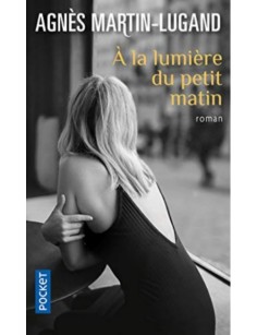 LIVRE DE POCHE A LA LUMIERE...
